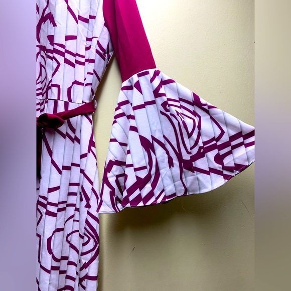 Modanisa flared long sleeve magenta and white printed dress - Picture 2 of 2